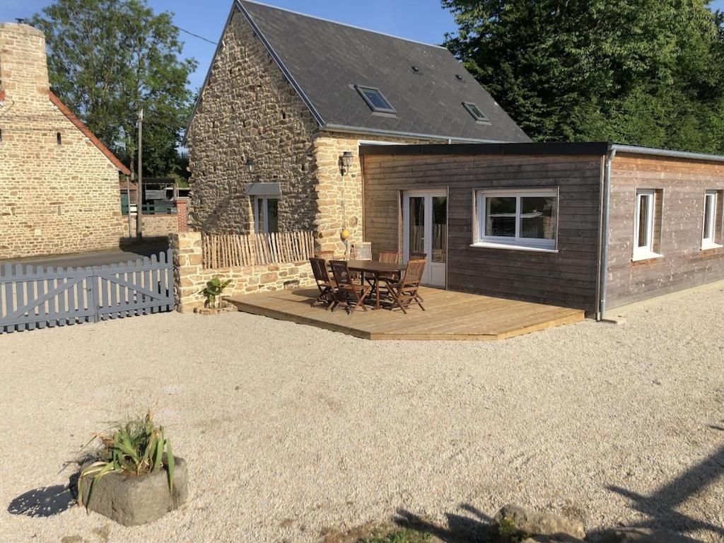 Charmante Maison De Campagne En Pierres Et Bois Sartilly-Baie-Bocage المظهر الخارجي الصورة